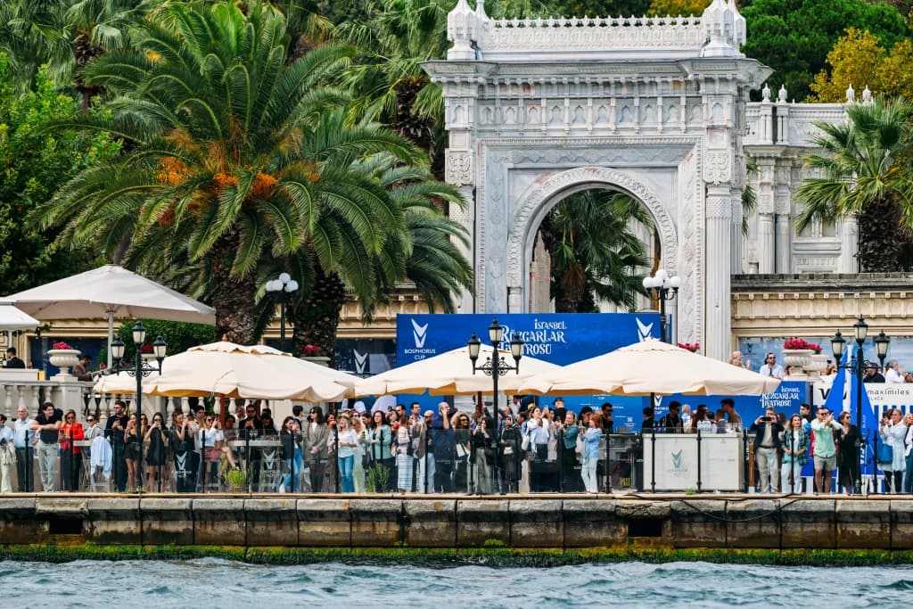 Spectators watching from the waterfront terraces of Çırağan Palace Kempinski.